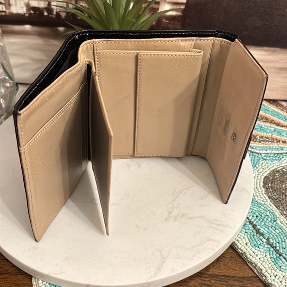 Authentic CHANNEL Bifold wallet..Nice pice In good condition a stunning - Picture 5 of 15